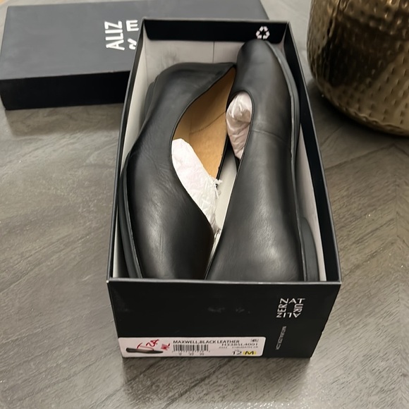 NATURALIZER Maxwell Flats - Picture 2 of 13